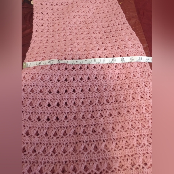 Women's New Pink Wool Blend Handmade Crocheted Shawl Size 14X88 Inches - Picture 2 of 10